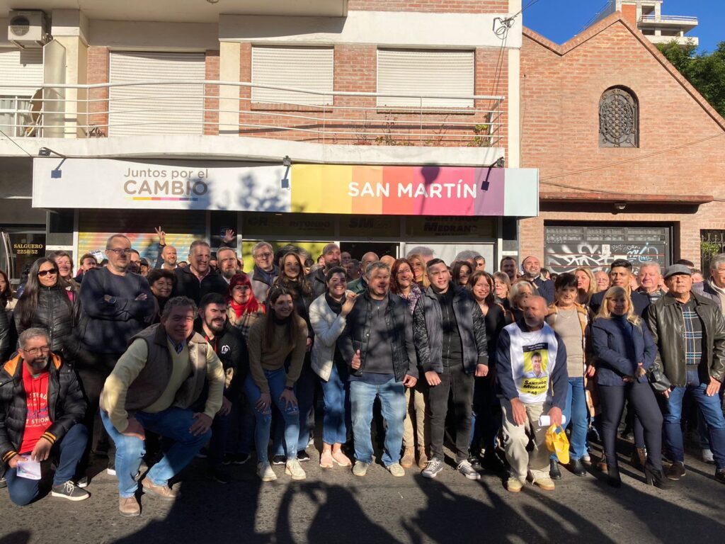 En la primera línea Verónica Dalmon (UCR), Luis Rodriguez Saire (UCEDÉ), Matías LOBOS (PRO) y el precandidatos oficial Santiago López Medrano.(PRO)