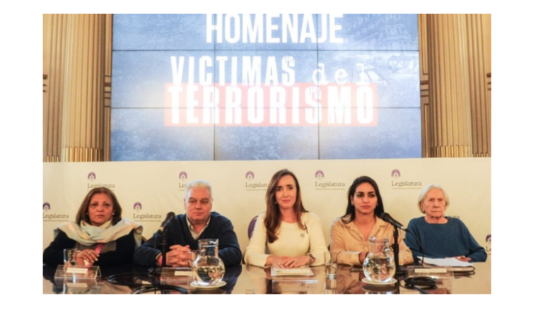 Lorenza Ferrari, Arturo Larrabure, Graciela Saraspe, Victoria Villarruel, Lucia Montenegro.