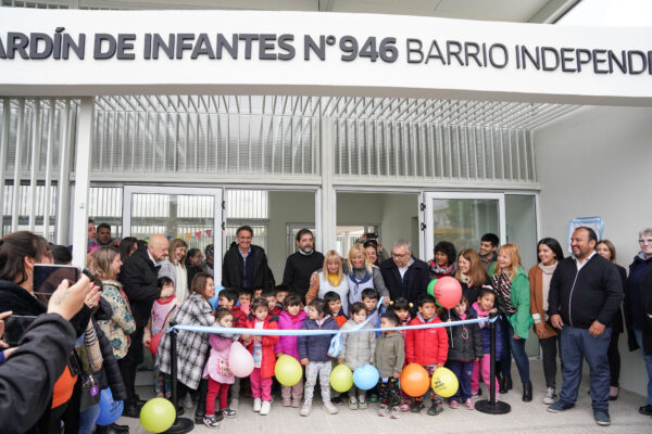 Fernando Moreira inauguró el nuevo edificio del Jardín 946