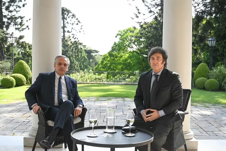 Comenzó la transición: Alberto Fernández y Javier Milei se reunieron en Olivos