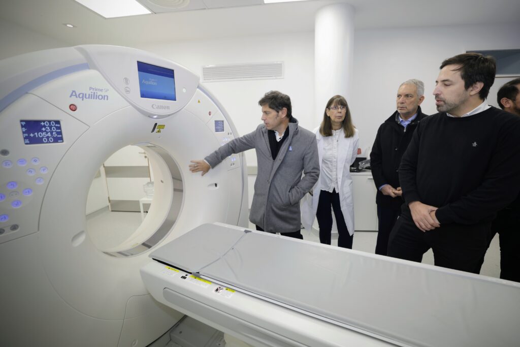 Kicillof recorrió las obras de remodelación y puso en funcionamiento nuevos equipos en el Hospital “General San Martín”