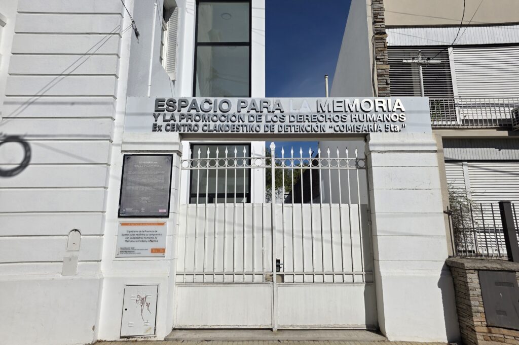 Kicillof inauguró la puesta en valor del espacio para la memoria de la ex comisaría 5ta