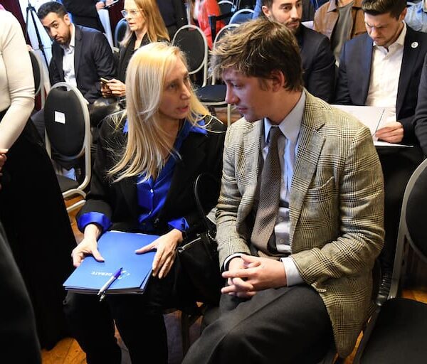 KARINA MILEI, el jefe la artífice de la victoria en el norte, gana la pulseada contra Caputito