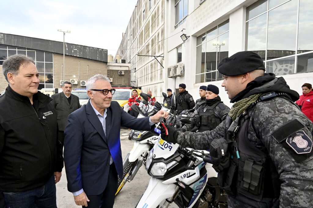 Julio Zamora y Javier Alonso entregaron nuevos móviles para el Sistema de Protección Ciudadana de Tigre