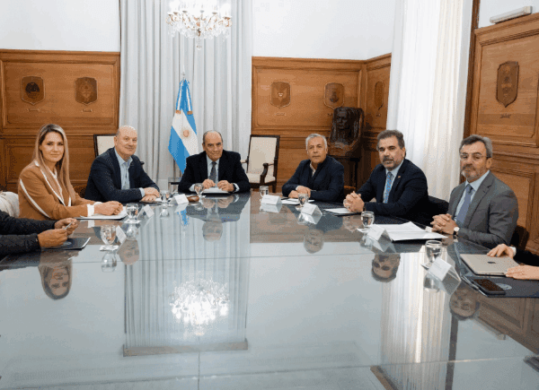 Primer encuentro del Consejo de Mayo: el Gobierno abre la mesa de reforma laboral con empresarios y la UOCRA