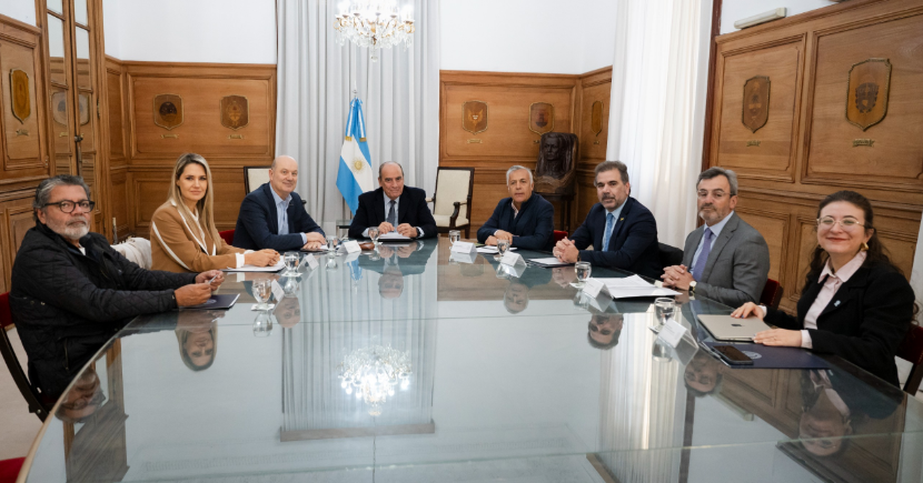 Primer encuentro del Consejo de Mayo: el Gobierno abre la mesa de reforma laboral con empresarios y la UOCRA