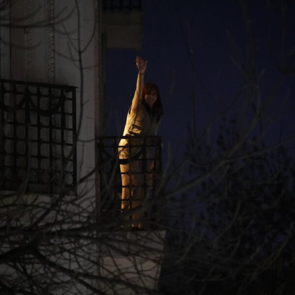 Cristina Kirchner pidió cumplir su condena en arresto domiciliario sin tobillera electrónica