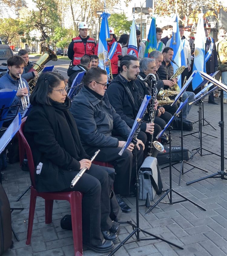 Día de la Bandera en San Martín: suspendieron el acto oficial tras la descompensación de un vecino