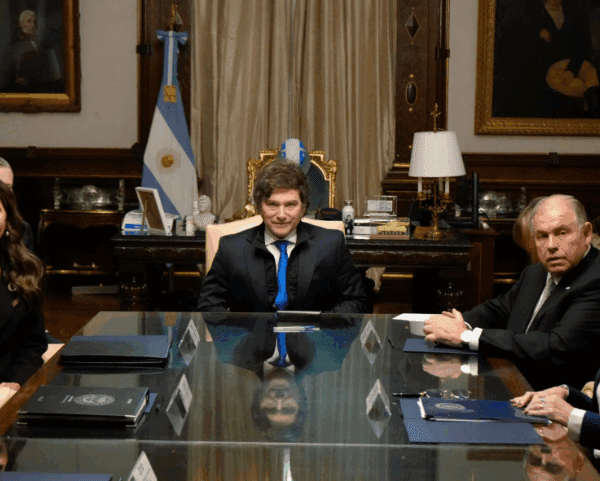 Milei firmó una carta de intención con Estados Unidos para eliminar la visa de turismo para argentinos