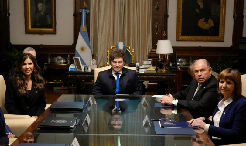 Milei firmó una carta de intención con Estados Unidos para eliminar la visa de turismo para argentinos