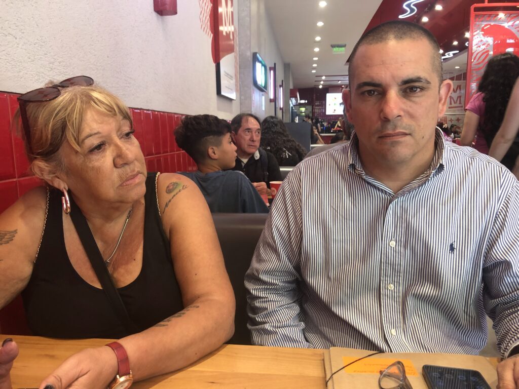 Monica Ferreyra ( madre de Araceli Fulles) y Martin Guardia